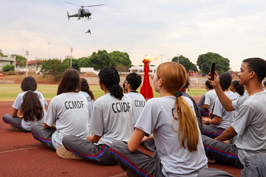 04 03 2025 flagranteescolaTaguatinga
